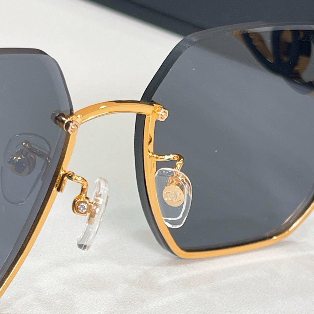 CHANEL Sunglasses