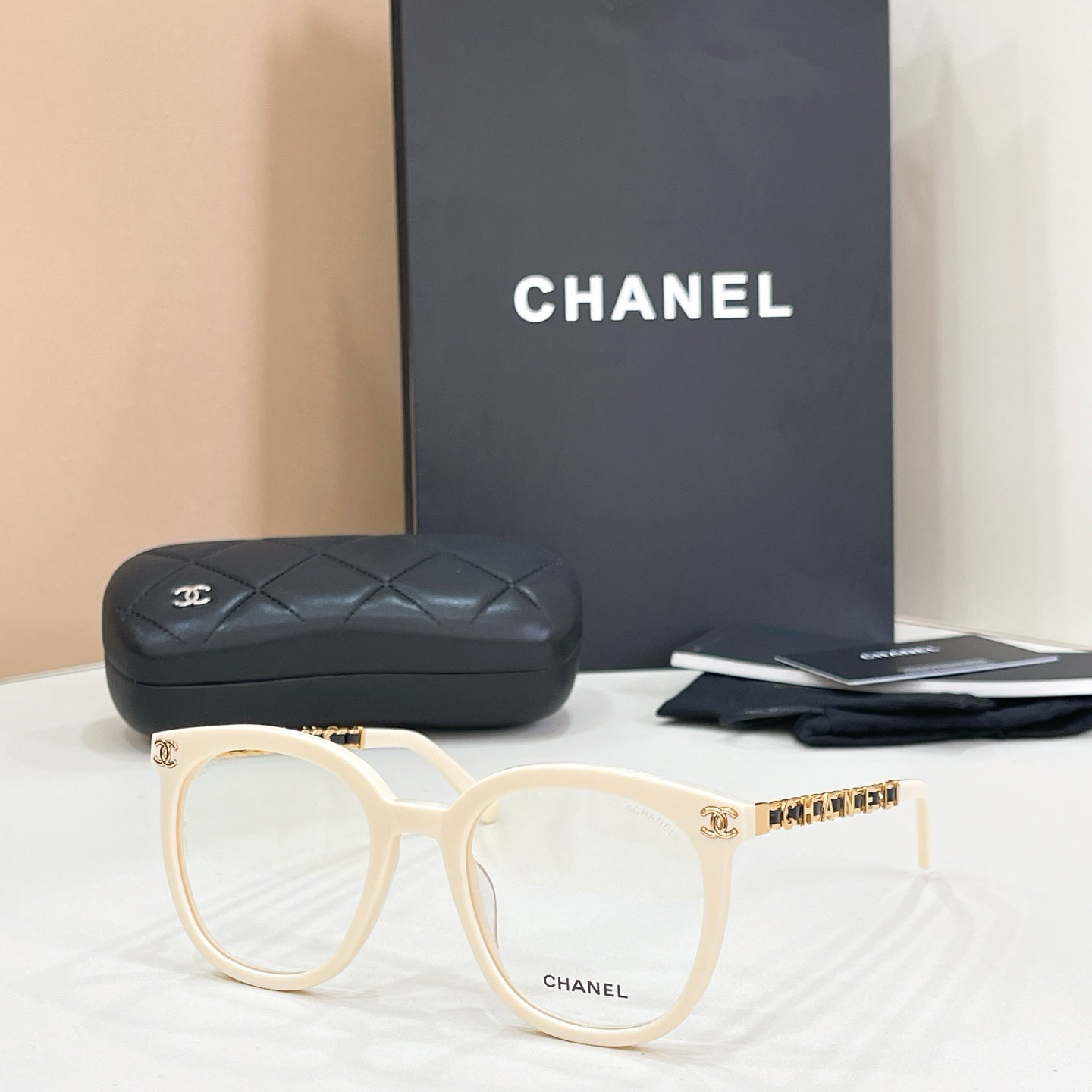 CHANEL Sunglasses