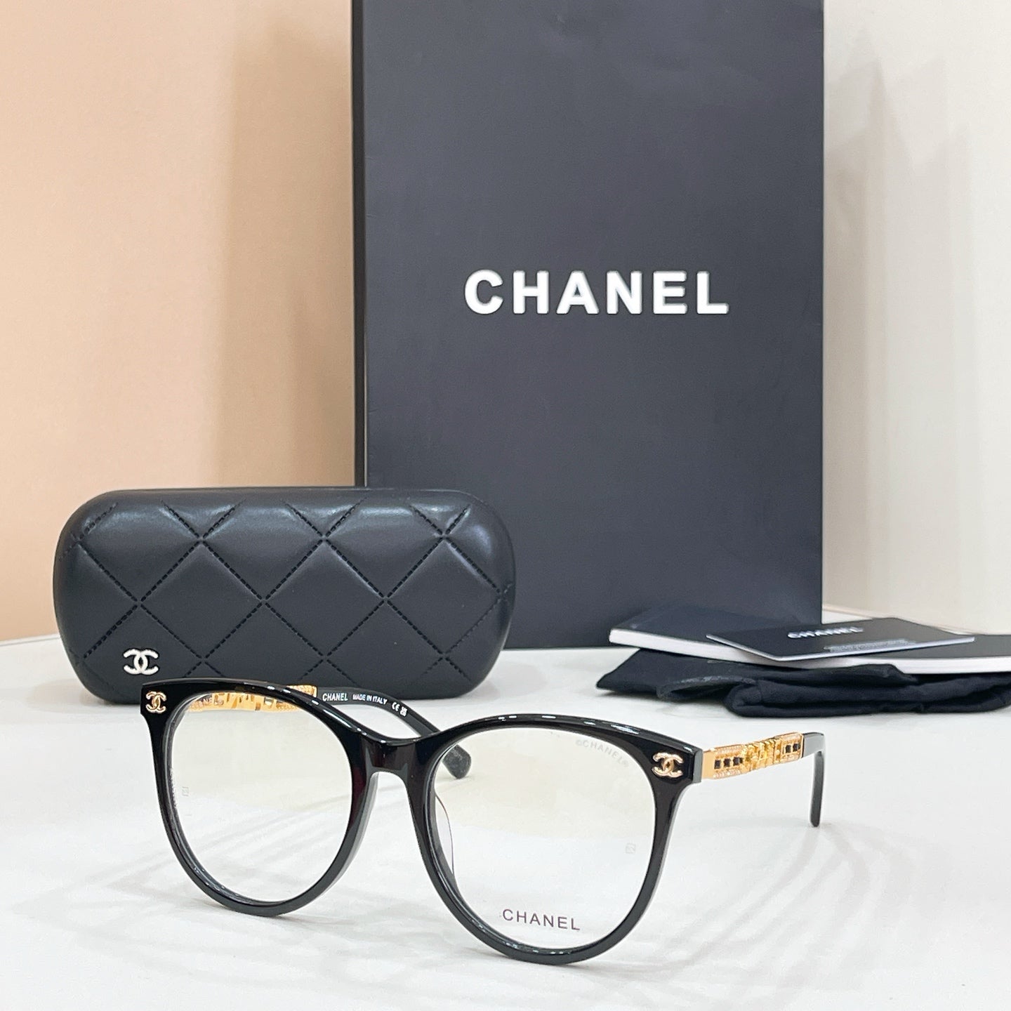 CHANEL Sunglasses