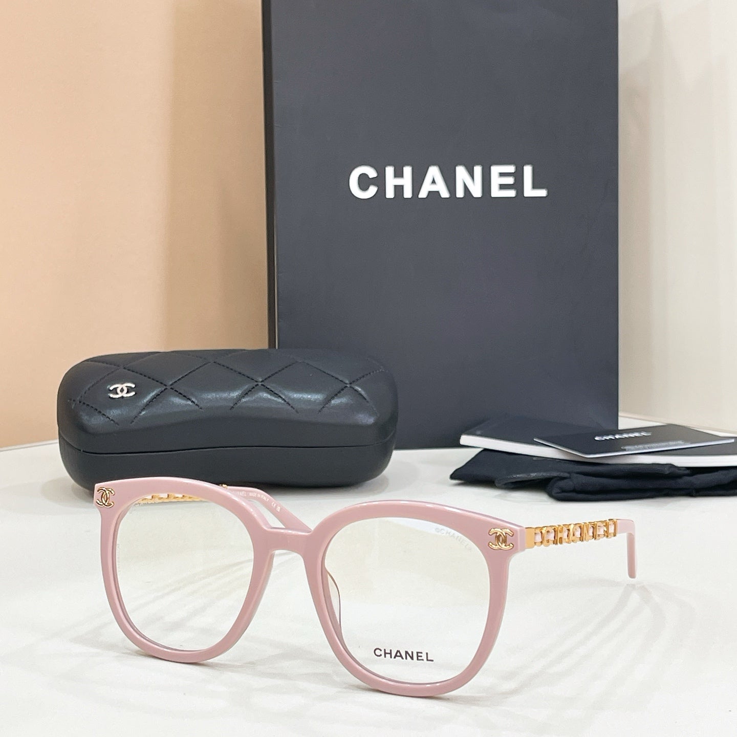 CHANEL Sunglasses