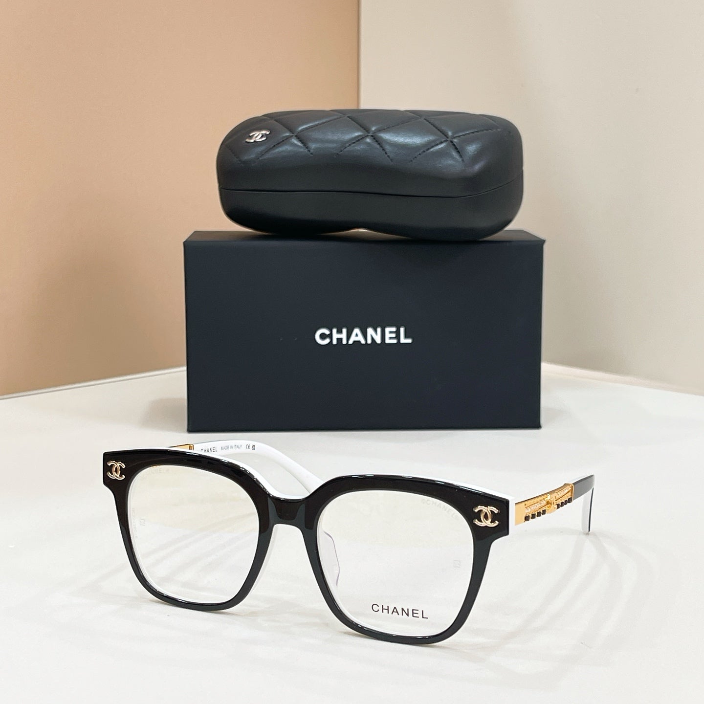 CHANEL Sunglasses
