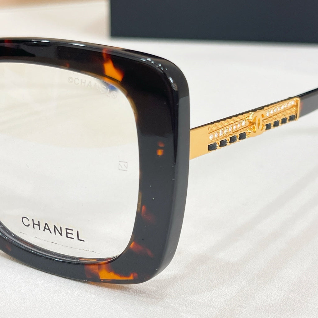 CHANEL Sunglasses