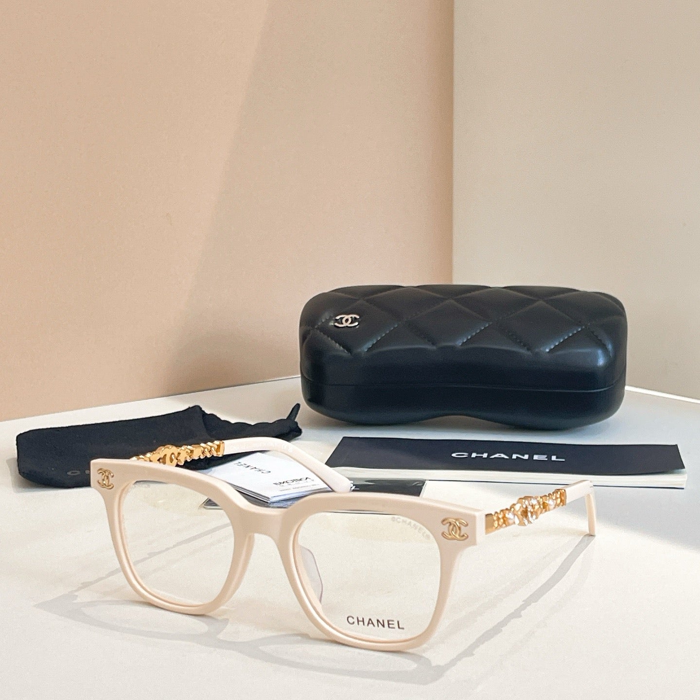 CHANEL Sunglasses